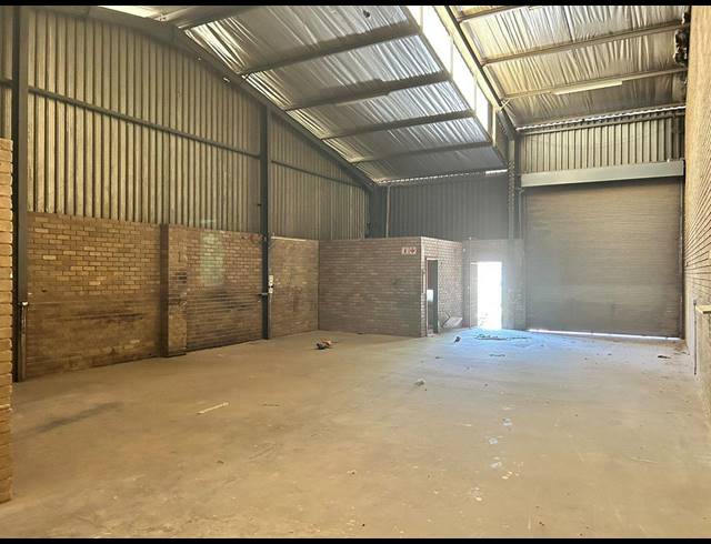 165M² WAREHOUSE TO LET IN LOMBARDY WEST